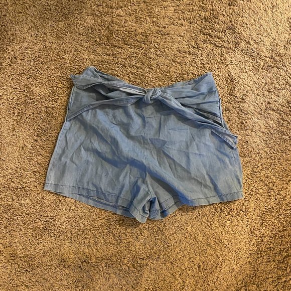 Mimi Chica Blue Tie Front Shorts Size Small - Picture 2 of 3